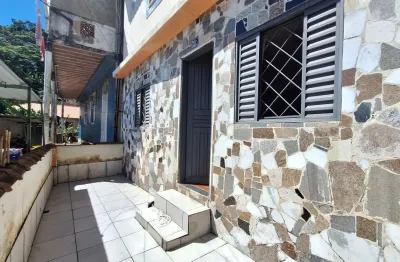 Excelente oportunidade próxima à Praça Pasteur! Duas Casas a venda!