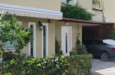 Casa em condomínio fechado com 3 quartos à venda na Rua João Guariza, 89, São Lourenço, Curitiba por R$ 890.000