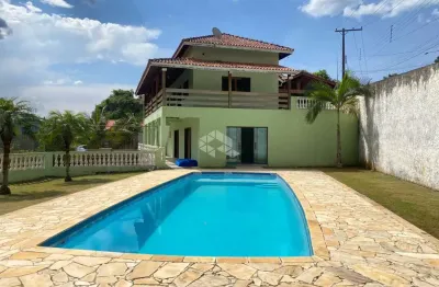 Casa com 03 dormitórios, salão de jogos, piscina e campinho, a venda por r$ 1.250.000,00 - jardim cinco lagos - mairiporã/sp