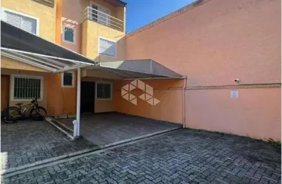 Sobrado no bairro jardim tem 108 metros com 4 dormitórios