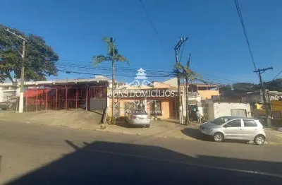 Ótima casa para investimento.  abaixo do valor de mercado.  para uso comercial ou residencial na melhor rua do jardim do engenho!