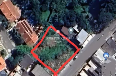 Excelente terreno com 900m já limpo e pronto para o seu projeto! numa ótima localização em crescimento acelerado.