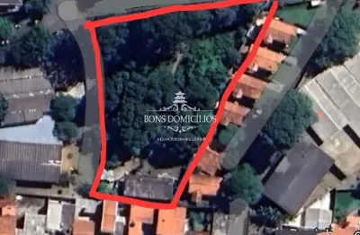Terreno com 3.200m em região privilegiada próximo a todo tipo de comércios e comodidades. ótimo tanto para investir como para morar