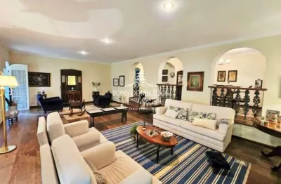Aconchegante casa 4 dorms em meio a natureza à 3 km do shopping da granja viana