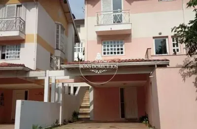 Casa com 3 dorms num dos melhores condomínios da granja viana, literalmente ao lado do shopping the square e padaria dona deola