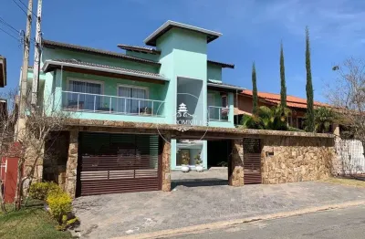 Casa de condomínio com 04 dorms e piscina com 390m²!