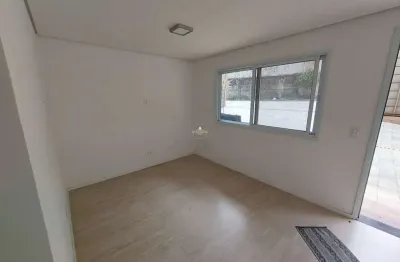 Casa de villagio nova no miolo da granja, com 281m, 3 quartos sendo uma suíte, 3 vagas e excelente acabamento