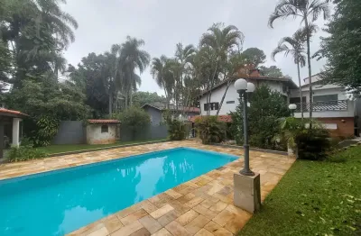 Belissima casa na granja viana com 4 dormitorios sendo 2 suites, picina e 6 vagas de garagem.