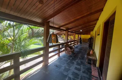Casa térrea com quase 300m no miolo da granja viana em terreno de 1.000 metros com espaço e projeto para piscina e pomar