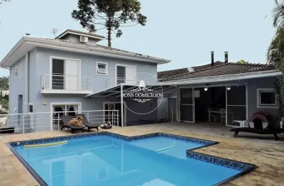 Casa em condominio golf village, dormitorios com suites, escritorio, gourmet e piscina