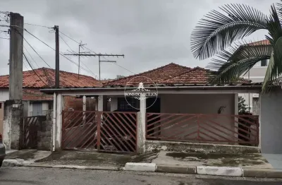 Casa em cotia ideal para renda ou construção de prédio de 05 andares.