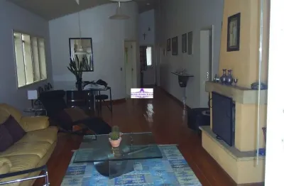 Linda casa no sp2 totalmente térrea e com vista permanente para a área de preservação