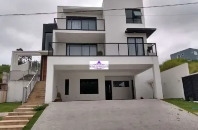 Linda casa em um condomínio com muita área verde, tudo que vc e sua família precisa!!