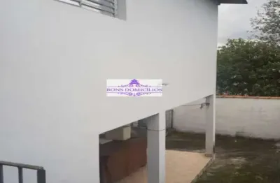 Casa de esquina no centro de cotia com terreno grande em toda a lareral
