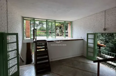 Casa loft com estúdio - muita natureza e um paisagismo especial!