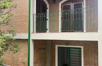 Casa com 3 quartos para alugar na Rua Professor Nelson Campello, 315, Centro, Taubaté