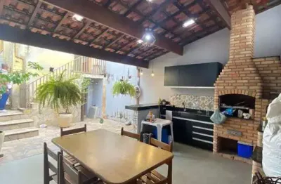 Casa com 3 quartos à venda na Avenida Brasília, 397, Bosque da Saúde, Taubaté