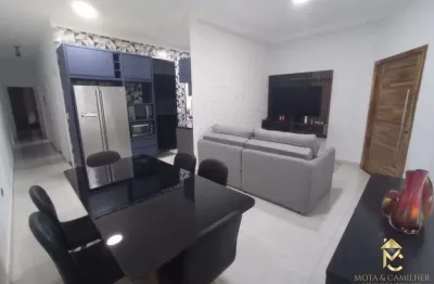 Casa com 3 quartos e varanda gourmet á venda em condomínio!