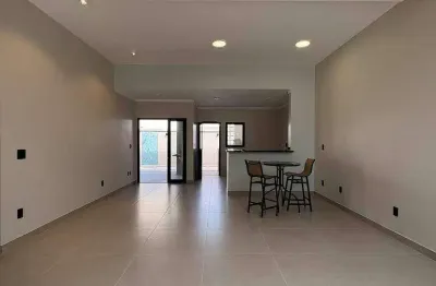 Casa térrea com 3 dormitórios sendo 1 suíte e com área gourmet à venda.