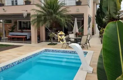 Casa com edícula e piscina no condomínio green park