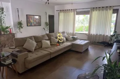 Casa a venda com terreno grande, piscina e área gourmet
