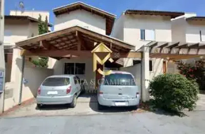 Casa com área gourmet disponível para venda em condomínio.