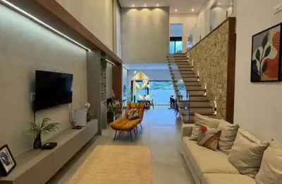 Casa com piscina e varanda gourmet à venda em condomínio.