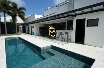 Casa com piscina e área gourmet à venda em condomínio de alto padrão.