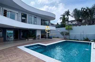Casa mobiliada e com varanda gourmet à venda em condominio.