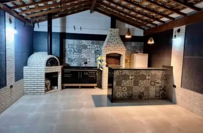 Casa sobrado com 3 dormitórios e área gourmet à venda em taubaté.