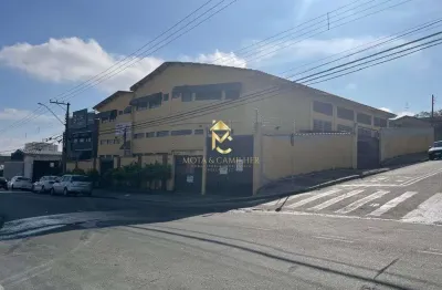 Galpão em excelente localização nas margens da dutra com 601 m²