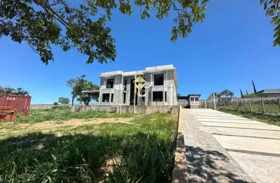 Casa à venda em construção em condomínio de chácaras –amplo terreno com 4 suítes