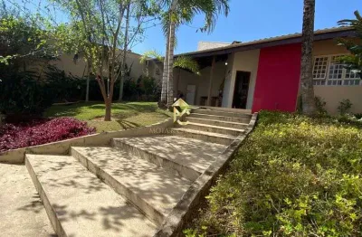 Casa com varanda gourmet em via pública à venda no jardim das nações.