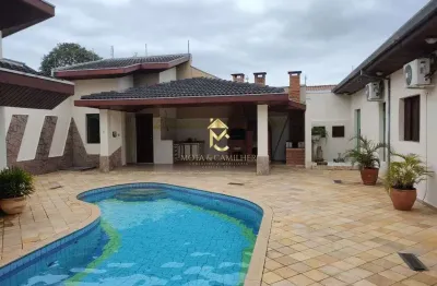 Casa com 4 quartos à venda na Vila São Geraldo, Taubaté 