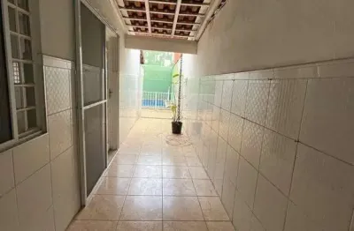 Casa com 3 quartos para alugar na Rua Voluntário Benedito Sérgio, Residencial Santa Izabel, Taubaté