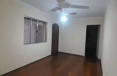 Casa com 2 quartos para alugar na Rua Júlio Prestes de Albuquerque, Morada dos Nobres, Taubaté