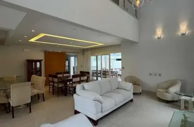 Casa mobiliada, com piscina para locação em condomínio em taubaté.