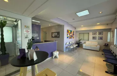 Sala comercial para alugar na Rua Irmã Maria Rita de Moura, Vila Jaboticabeira, Taubaté