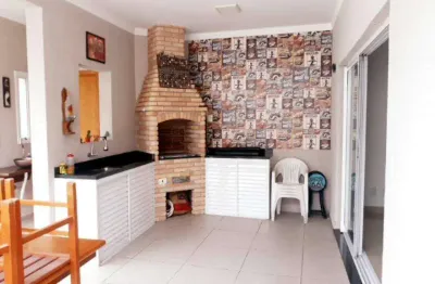 Sobrado com varanda gourmet à venda no condomínio campos do conde louvre