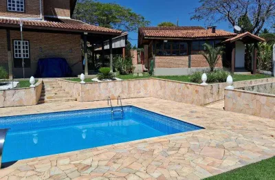 Casa com piscina e varanda gourmet à venda em condomínio em taubaté
