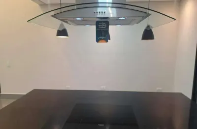 Casa térrea com piscina e varanda gourmet em condomínio fechado