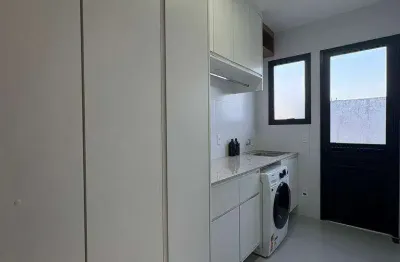 Casa térrea com 3 suítes, planejados e varanda gourmet à venda em condomínio..