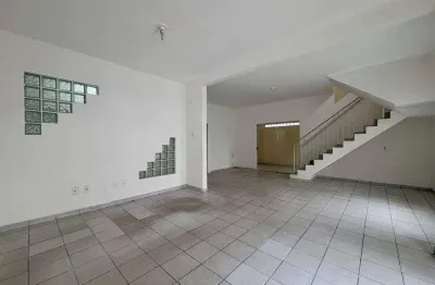 Prédio comercial com ótima localização para venda ou locação no centro