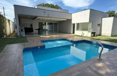 Casa com 3 quartos para alugar na Rua Doutor Granadeiro Guimarães, Centro, Taubaté