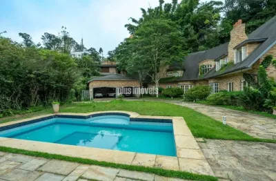 Casa com 736,0m² área construída, 2050,0m² área de terreno,  4 suítes, 4 gar - piscina