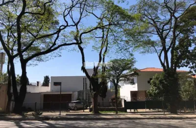 Casa residencial e ou comercial 489,0m² área construída, 605,0m² área de terreno 5 quartos, 2 suítes