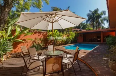 Real parque 309,0m² área construída, 725,0m² área de terreno  4 quartos, sendo 2 suítes,  2 garagem.