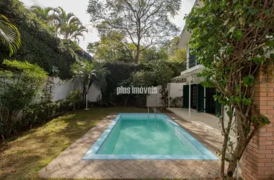 Panamby próximo ao colégio pio xii,  318,0m²ac - 438,0m² área de terreno - 3 dorms suíte 4 vagas