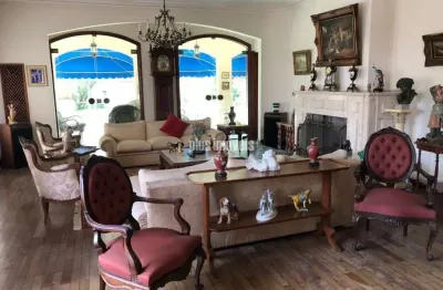 Casa com vários ambientes e muito espaço no jd guedala