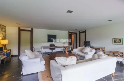Casa em rua fechada, 341,0m² área construída, 1268,m² área de terreno - 4  suítes $ gar